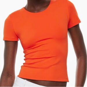 Aritzia Contour Tee Shirt in Size M (Medium)